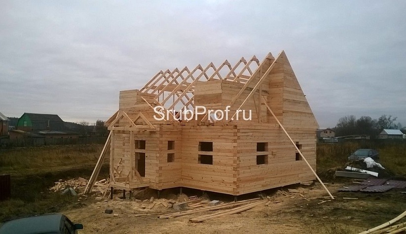 Сборка дома из обрезного бруса по проекту Черноголовка