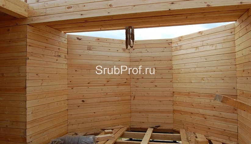Большой дом из бруса с эркером