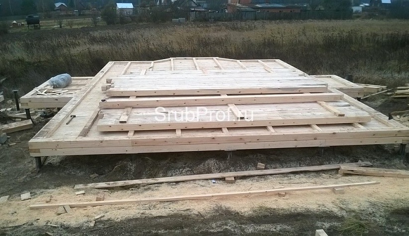 Сборка дома из обрезного бруса по проекту Черноголовка