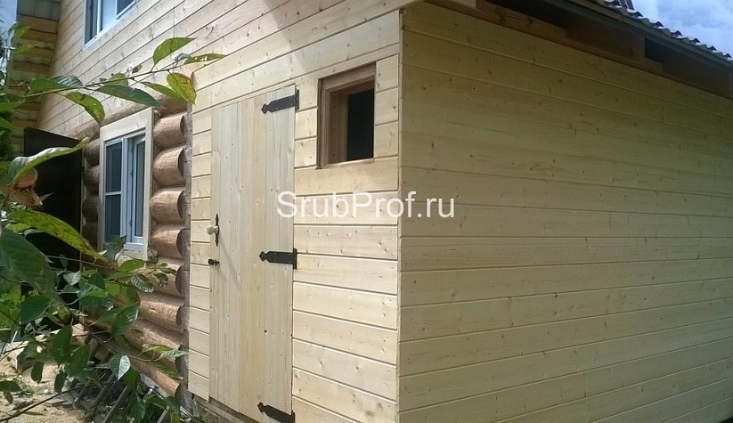 Отделка бани с ломаной крышей