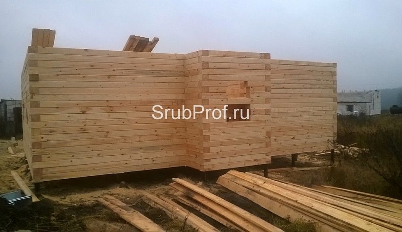 Сборка дома из обрезного бруса по проекту Черноголовка