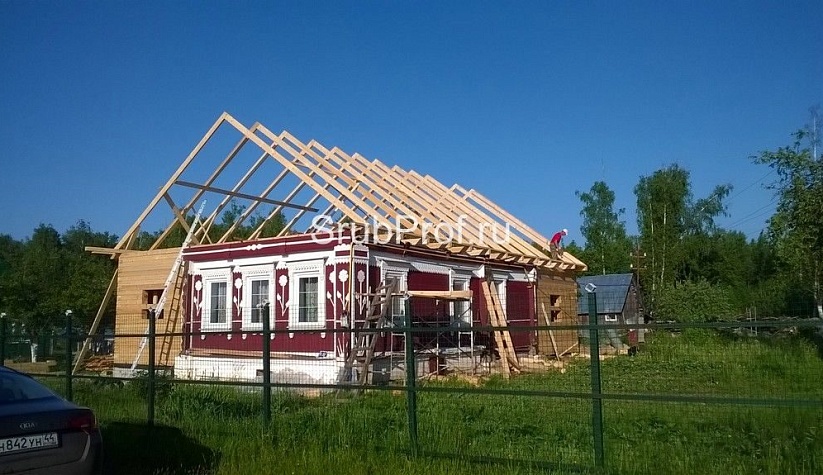 Пристройка из профилированного бруса к срубу