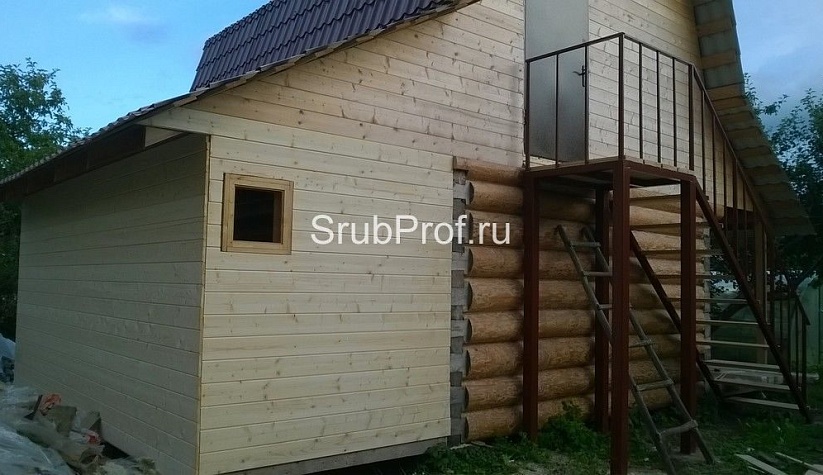 Отделка бани с ломаной крышей