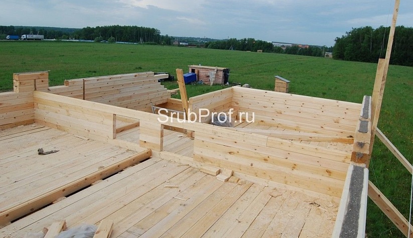 Большой дом из бруса с эркером