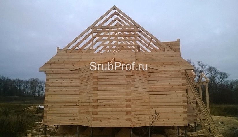 Сборка дома из обрезного бруса по проекту Черноголовка